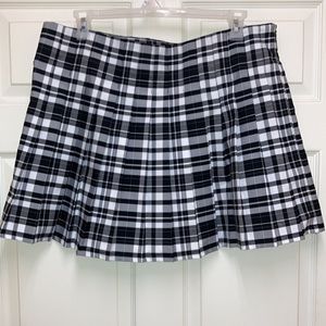 🎉5 For $10🎉Black and White Plaid Pleated Skirt   Size 21